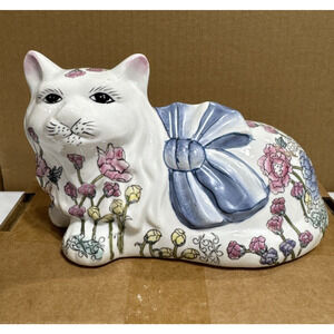 VTG Hand-Painted Chinoiserie Ceramic Floral Bow Cat Figurine Statue Motif By WBI